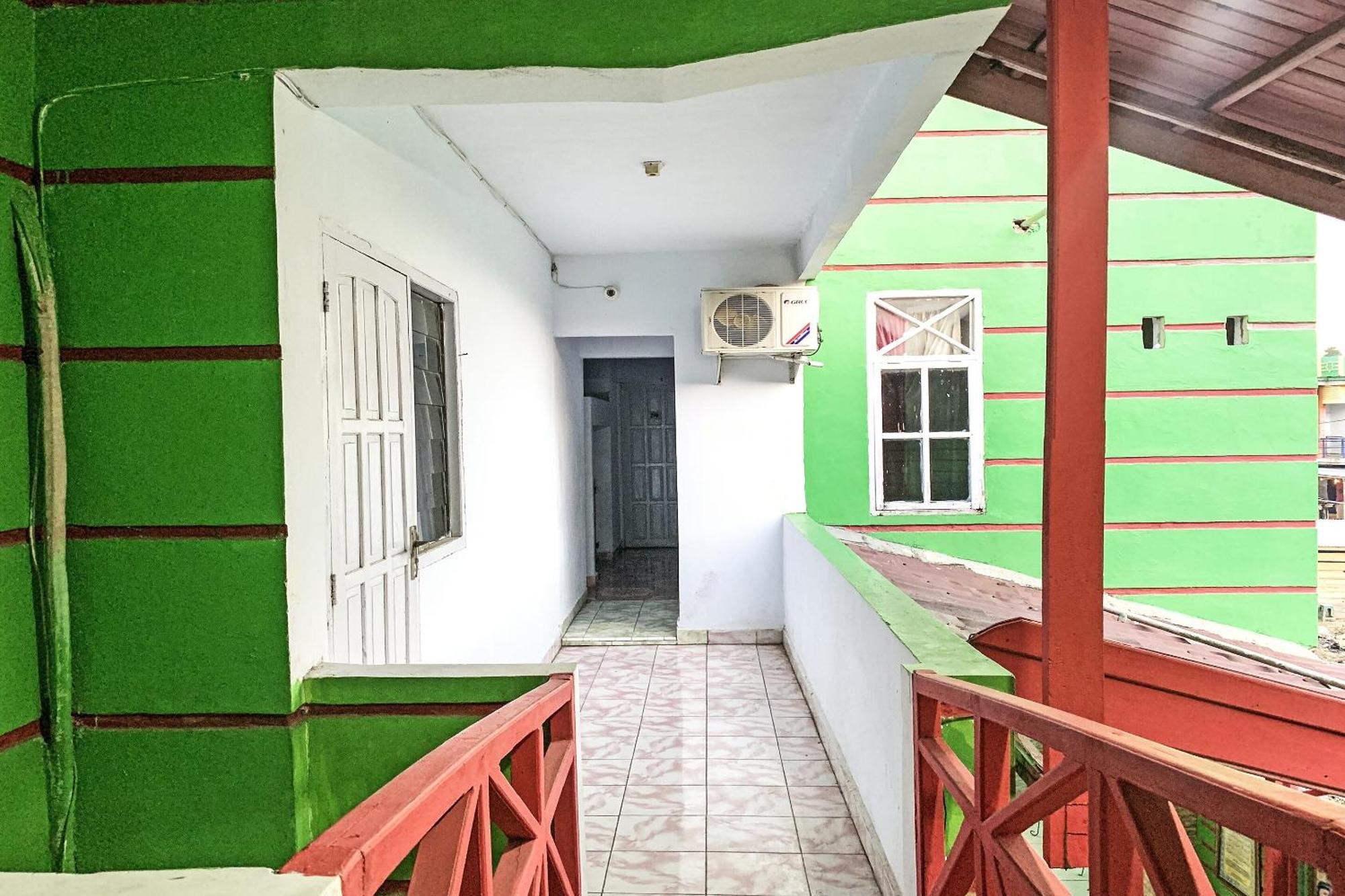 Oyo 91757 Surya Hotelneartaman Anggrek Pkk Watansoppeng Lalabata Exterior photo