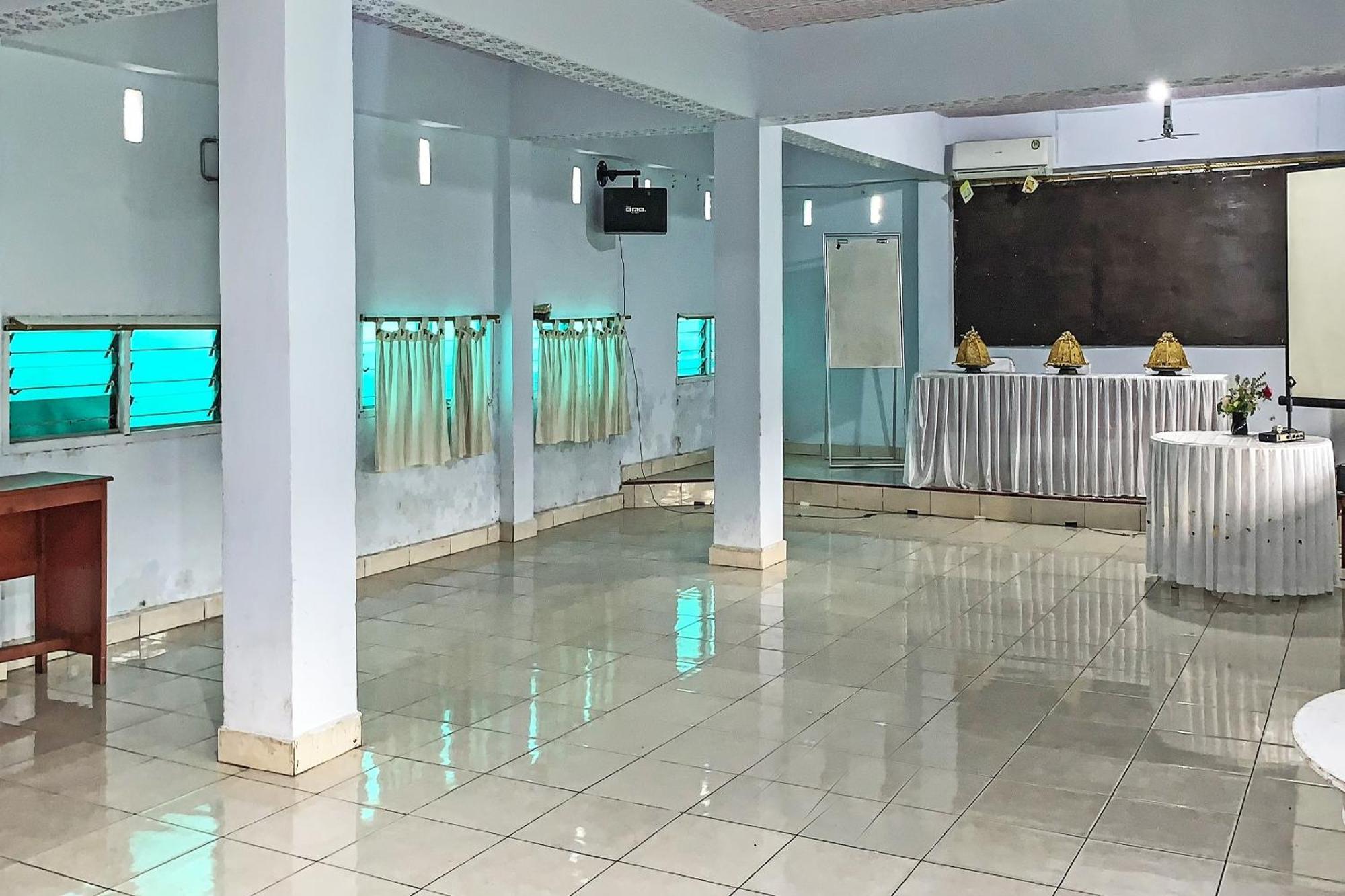 Oyo 91757 Surya Hotelneartaman Anggrek Pkk Watansoppeng Lalabata Exterior photo
